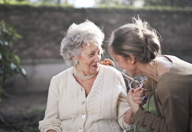 5 Tips for Talking to Elderly Relatives about Finances