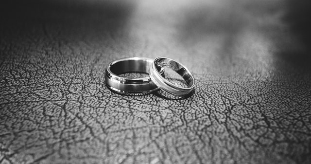 Wedding Ring Etiquette: The Difference Between Engagement Ring and Wedding Ring