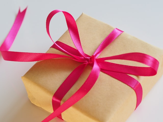 5 Easy Gift Ideas To Buy For Someone's Birthday